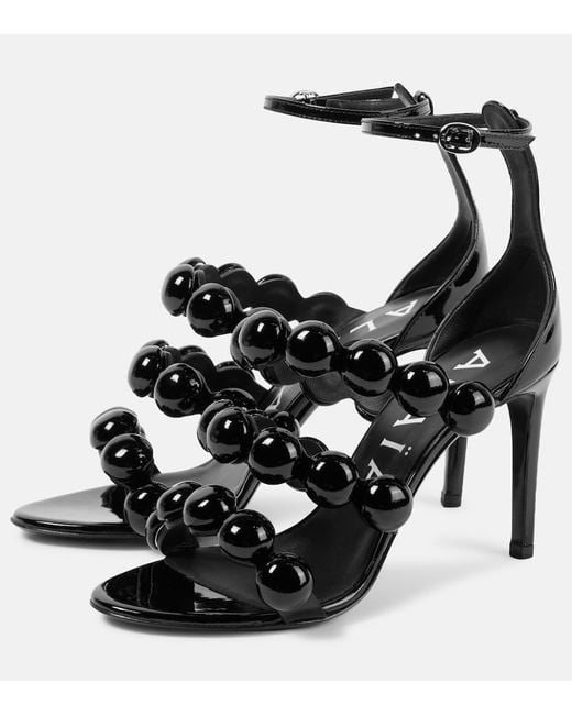 Sandales La Bombe 90 En Cuir Verni Alaïa en coloris Black