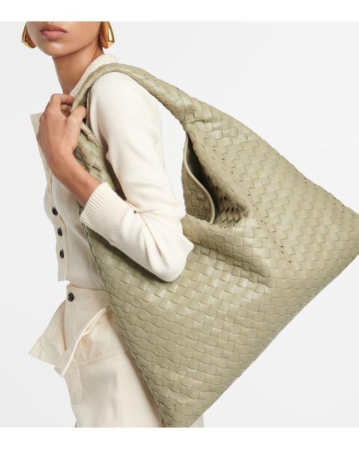 Bottega Veneta Metallic Schultertasche Hop Large Aus Leder