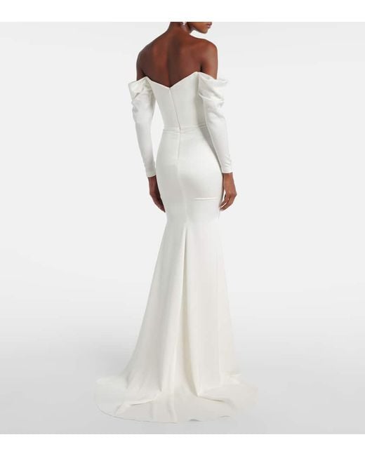 Robe De Mariee En Crepe De Satin A Encolure Bardot Alex Perry en coloris White