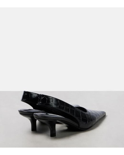 Salones Destalonados De Piel Grabada Totême  de color Black