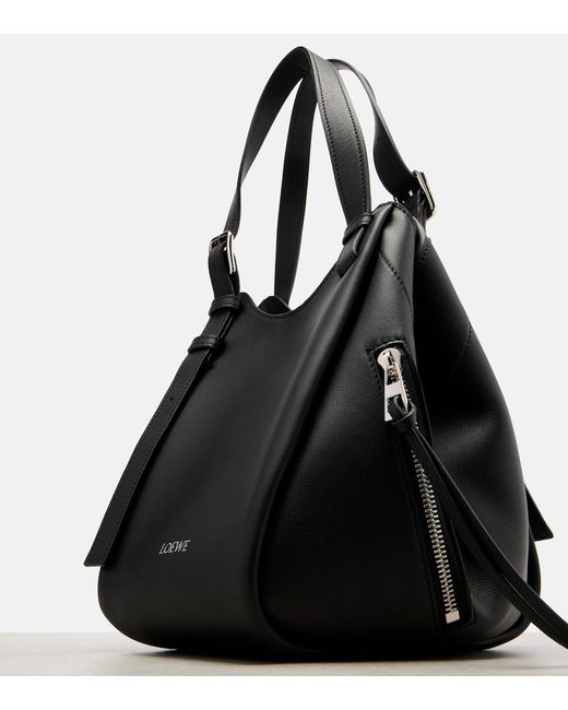 Borsa Hammock Flip Medium di Loewe in Black