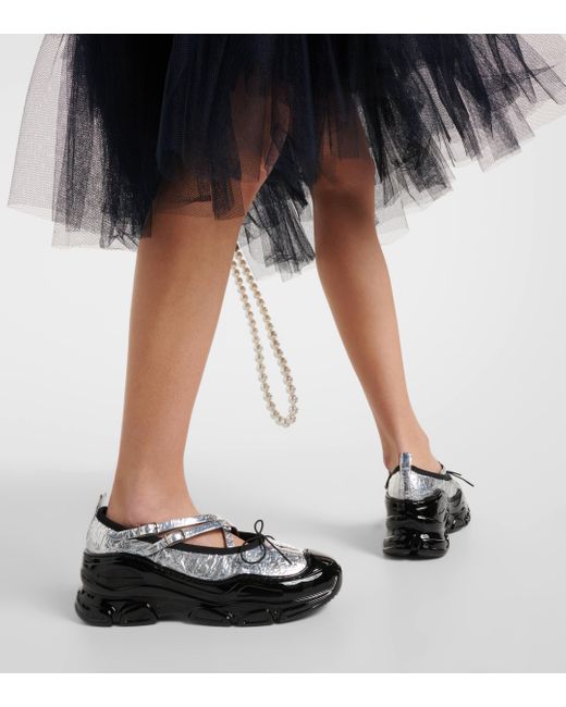 Chaussures plates Tracker en satin Simone Rocha en coloris Black