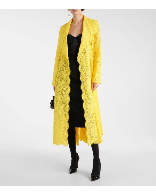 Gabardina de encaje cordonetto floral con logotipo Dolce & Gabbana de color Yellow