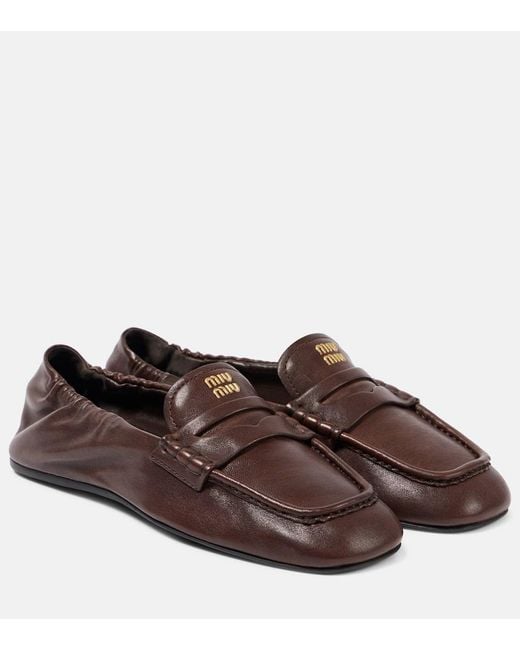 Mocasines Penny De Piel Con Logo Miu Miu de color Brown