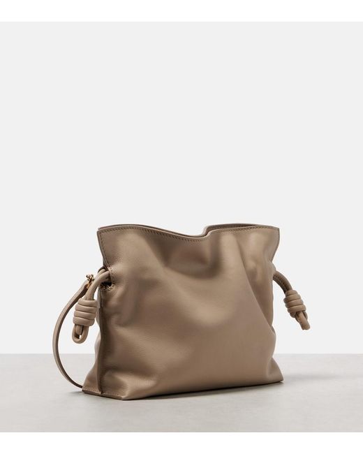 Clutch Flamenco Mini di Loewe in Natural