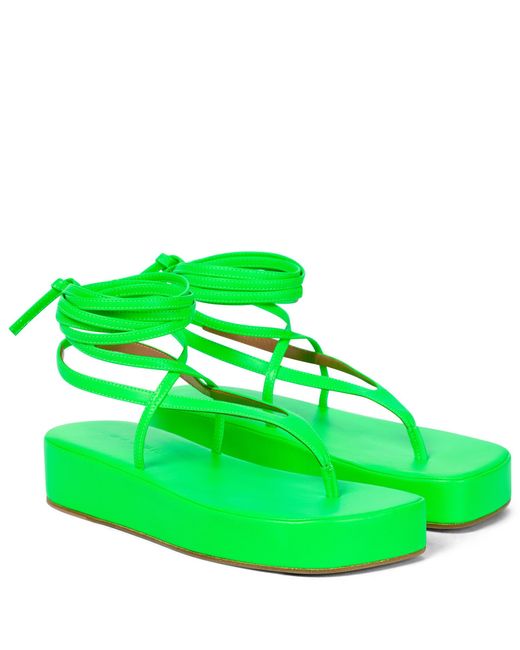 AMINA MUADDI Jamie Leather Platform Thong Sandals in Green | Lyst