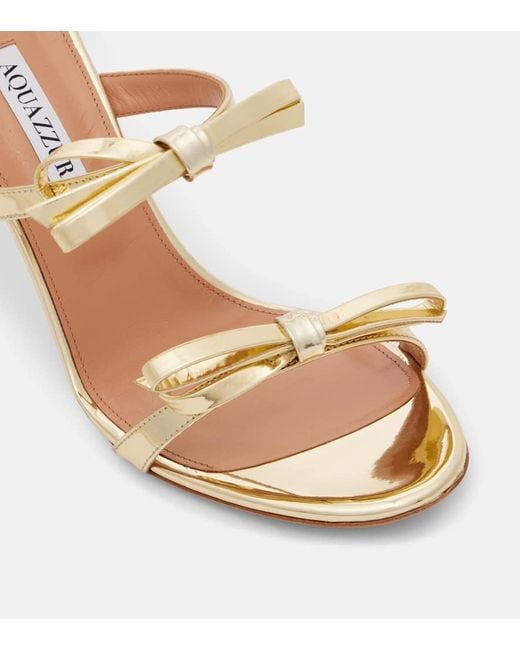 Mules Soave 85 di Aquazzura in Natural