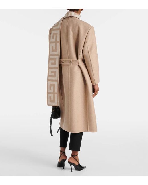 Cappotto in lana e seta con sciarpa di Givenchy in Natural
