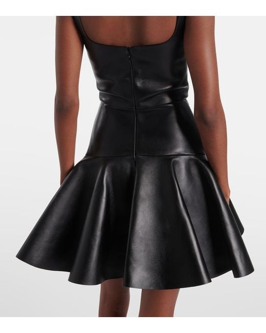 Vestido Corto De Piel Con Volantes Givenchy de color Black
