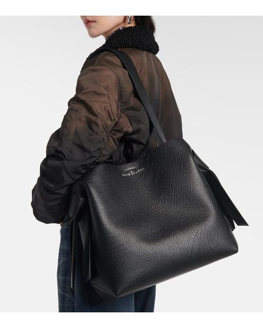 Acne Black Schultertasche Musubi Medium Aus Leder