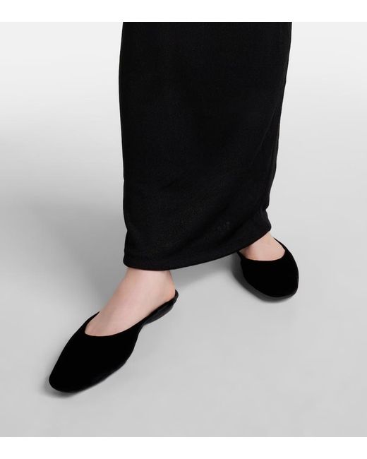 Slippers Lido de terciopelo Saint Laurent de color Black