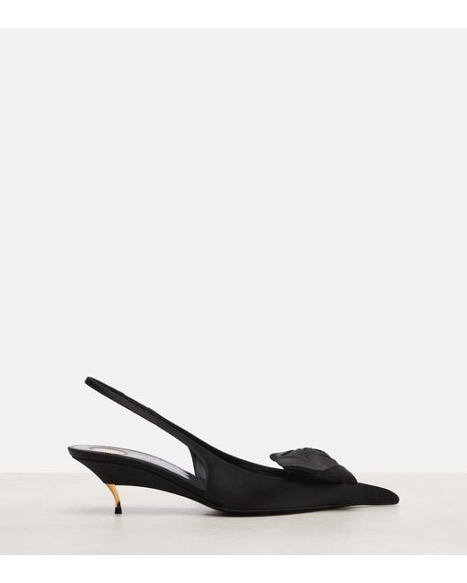 Salones Destalonados Dakota 50 De Crepe Saten Saint Laurent de color Black
