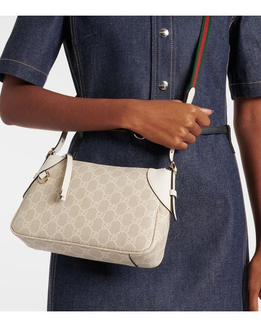 Gucci Natural Schultertasche Gg Emblem Small
