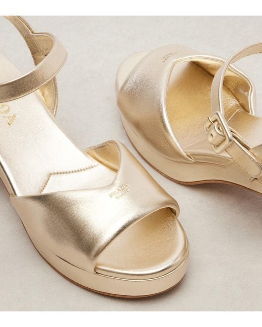 Prada Natural Plateausandalen Aus Metallic-Leder