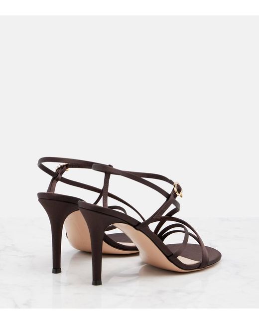 Sandales Strappy 85 En Satin Gianvito Rossi en coloris Metallic