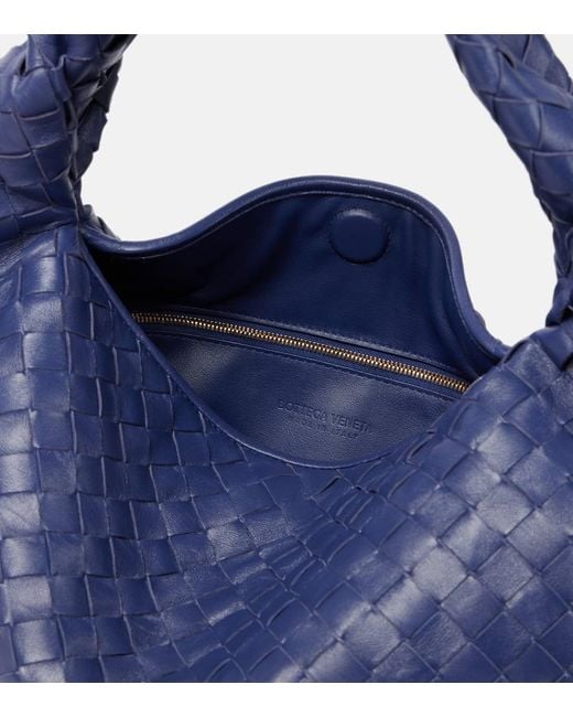 Sac Hop Medium Intrecciato En Cuir Bottega Veneta en coloris Blue