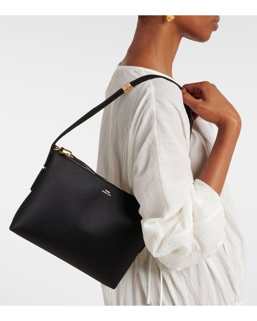 Totême  Black Schultertasche Scoop Mini Aus Satin