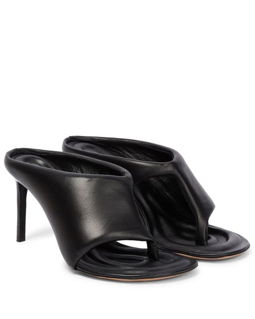 Jacquemus Les Mules Limone Thong Leather Sandals in Black - Lyst
