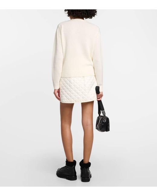 Pullover in lana e cashmere con logo di Moncler in White