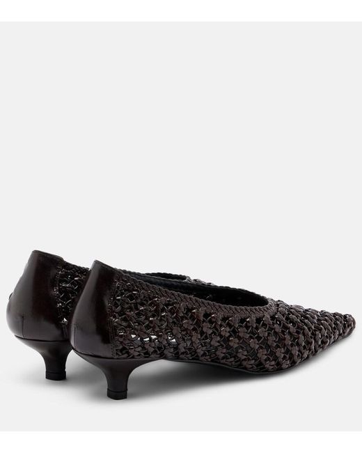 Pumps Sharp di Totême in Black