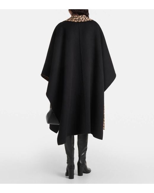 Capa de lana reversible con monograma Valentino de color Black