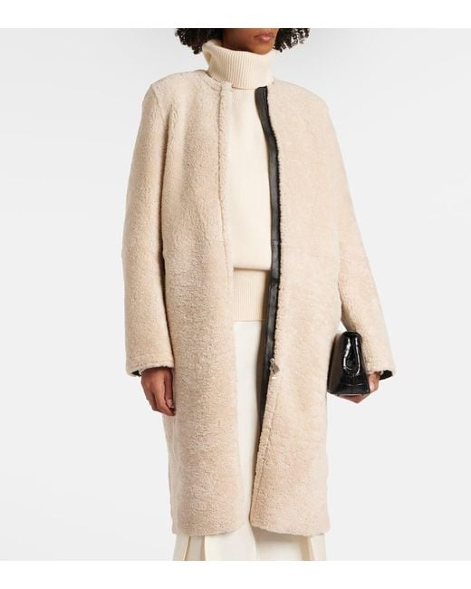 Totême  Natural Mantel Aus Shearling