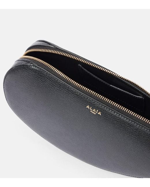 Alaïa Black Clutch Le Demi Cour Aus Leder