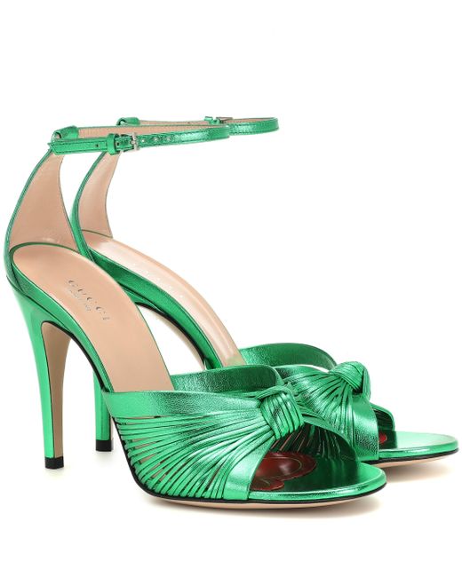 Sandalias de piel metalizada Gucci de color Green