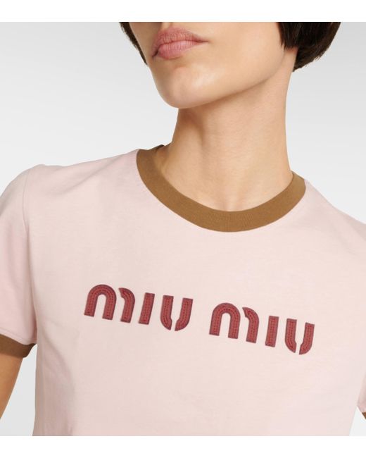 Top raccourci en coton a logo Miu Miu en coloris Pink