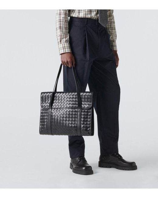 Bottega Veneta Black Classic Portfolio Intrecciato Leather Messenger Bag for men