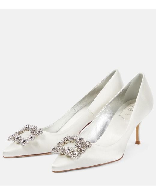 Roger Vivier White Flower Strass Embellished Satin Pumps