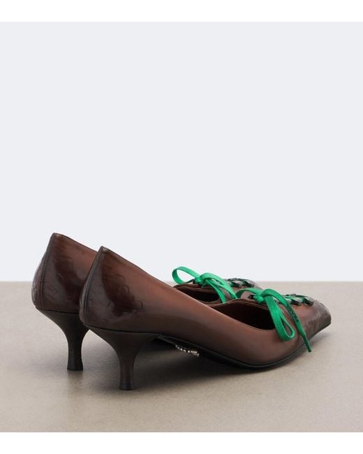 Pumps Stringate di Prada in Brown