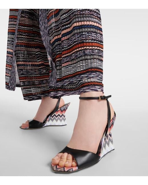 【Missoni】 Zig Zagレザー wedgeサンダル Missoni Zig Zag Leather Wedge Sandals in Black | Lyst