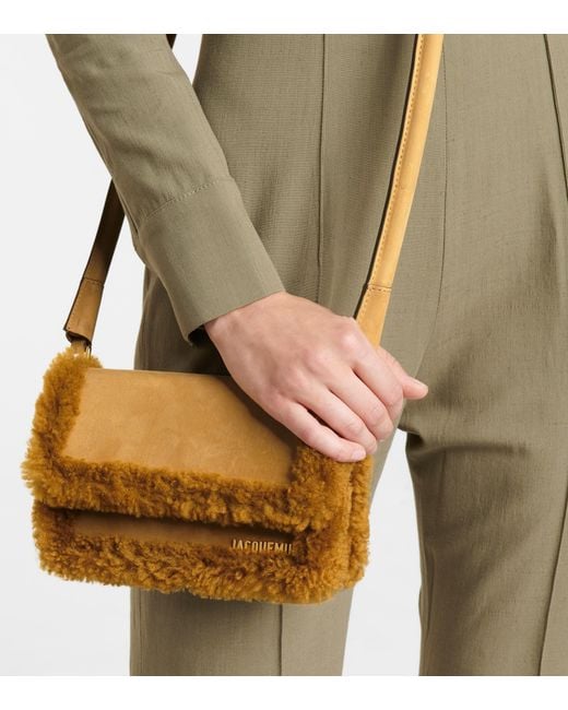 Jacquemus Le Rond Shearling And Suede Crossbody Bag in Green | Lyst
