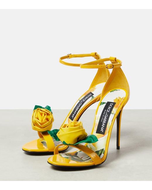Sandalias Keira de charol con aplique floral Dolce & Gabbana de color Yellow