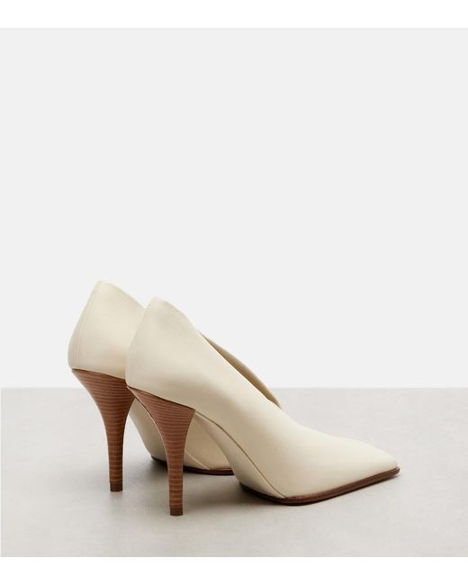 Alaïa White 90 Leather Pumps