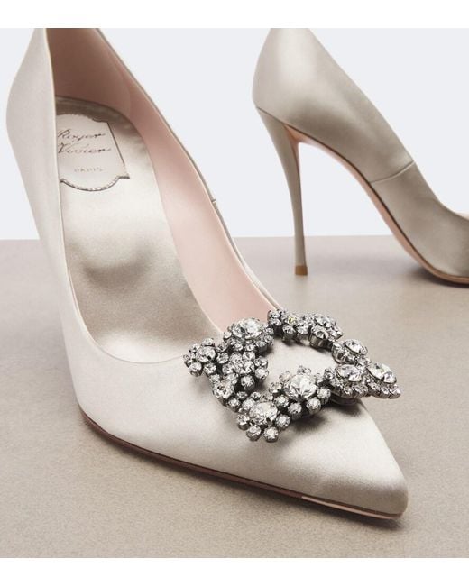 Roger Vivier White Flower Strass Embellished Satin Pumps