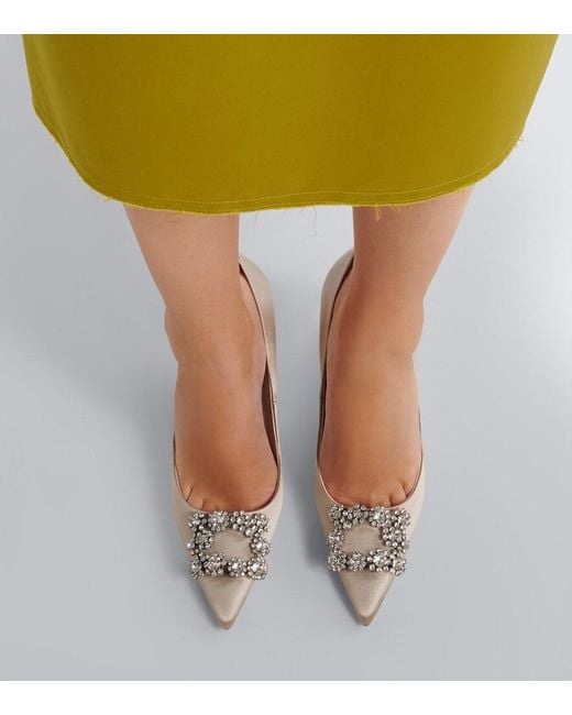 Roger Vivier White Flower Strass Embellished Satin Pumps
