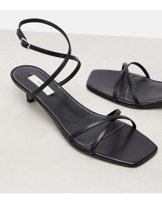 Sandalias De Piel Totême  de color Black