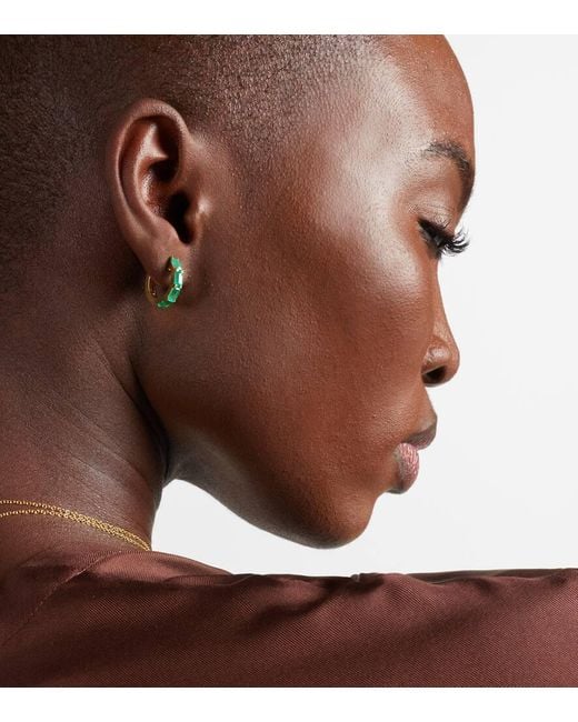 Orecchini Huggie di SHAY in White