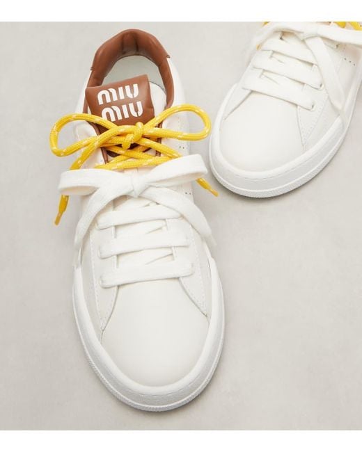 Baskets En Cuir A Logo Miu Miu en coloris Metallic