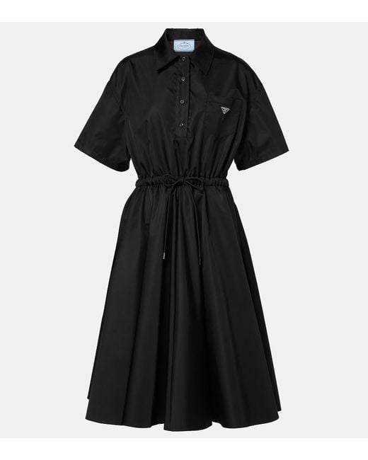 Vestido midi con logo triangular Prada de color Black