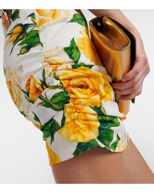 Mini-jupe en soie melangee a fleurs Dolce & Gabbana en coloris Yellow