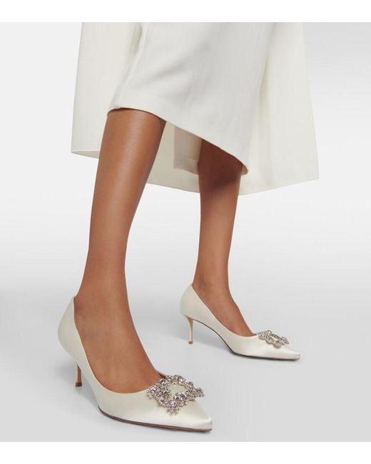 Roger Vivier White Flower Strass Embellished Satin Pumps