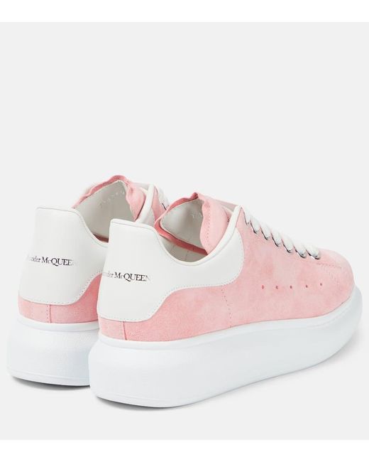 Alexander McQueen Pink Sneakers Oversized aus Veloursleder