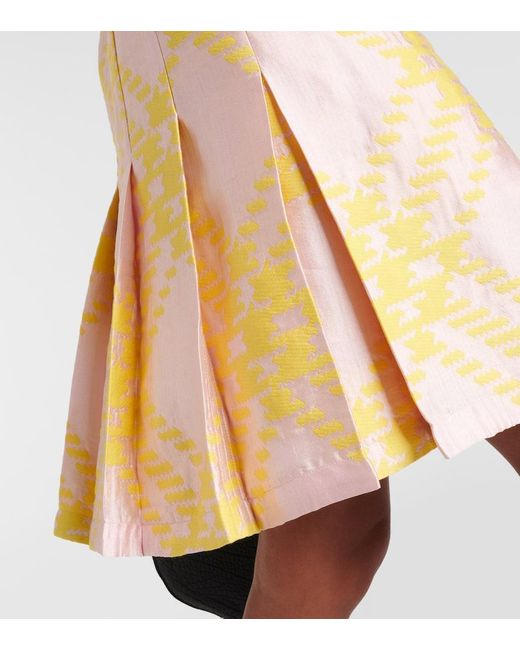 Minifalda plisada a cuadros Burberry de color Yellow