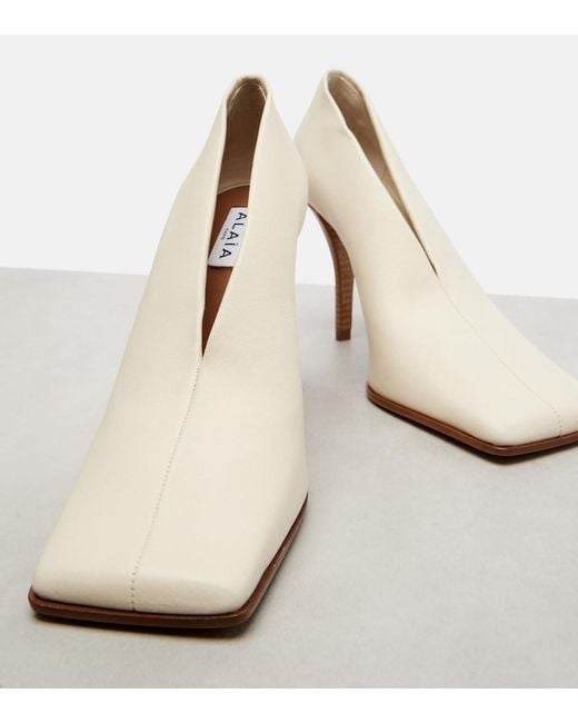 Alaïa White 90 Leather Pumps