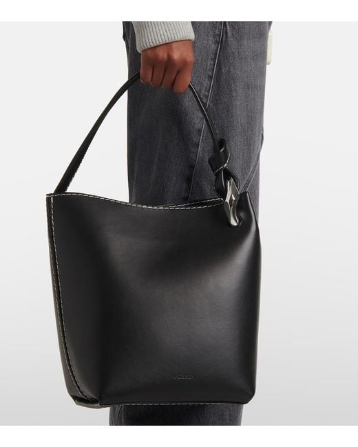 Bolso saco Corner de piel J.W. Anderson de color Black