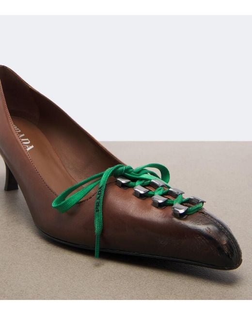 Pumps Stringate di Prada in Brown