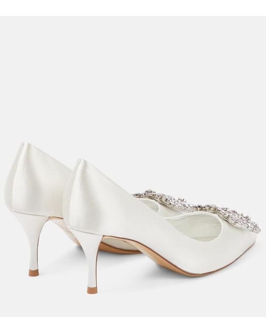 Roger Vivier White Flower Strass Embellished Satin Pumps